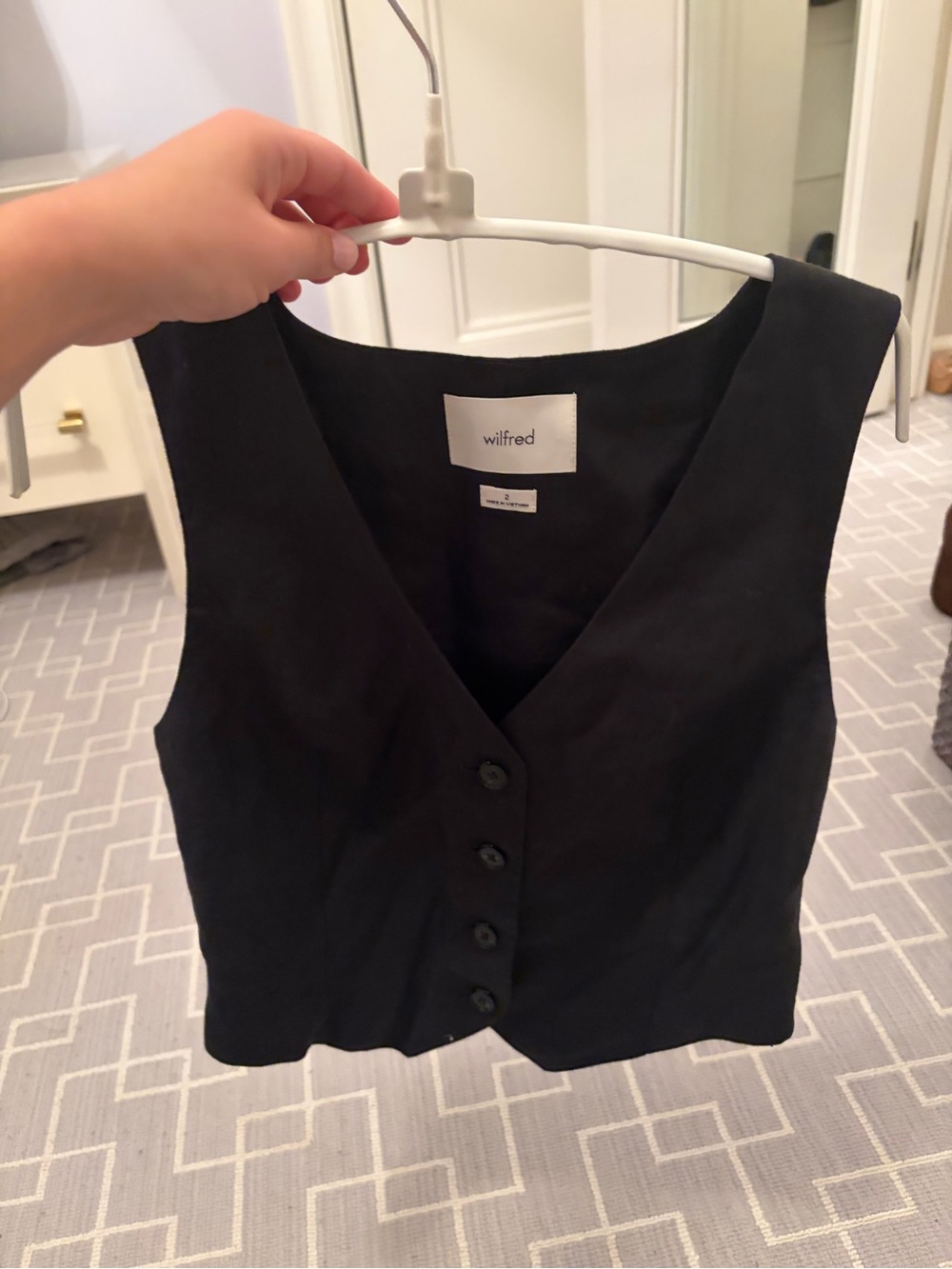 Aritzia Wilfred Black Button-Front V-Neck Crop Top